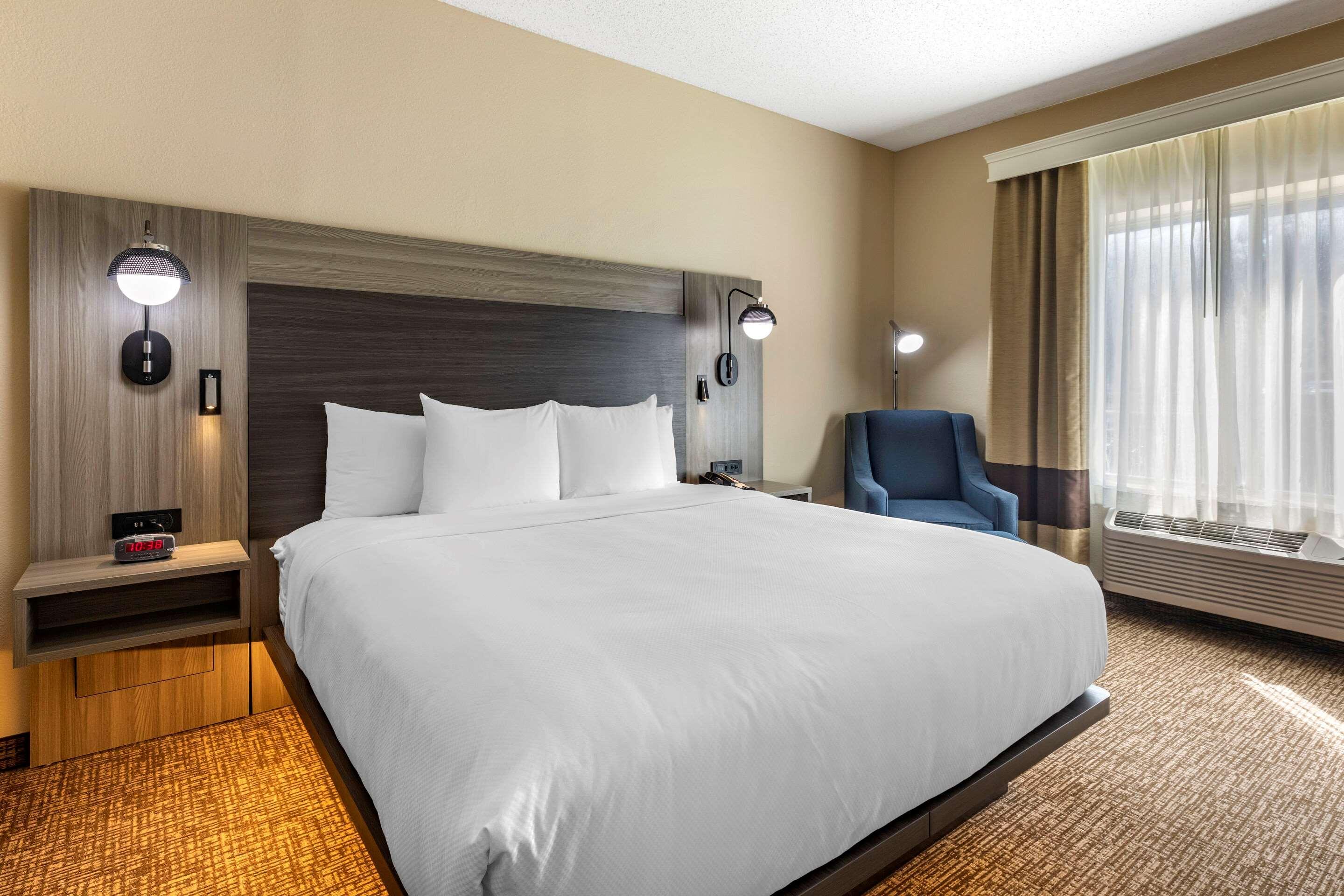 Comfort Inn & Suites North Dallas-Addison Exterior photo