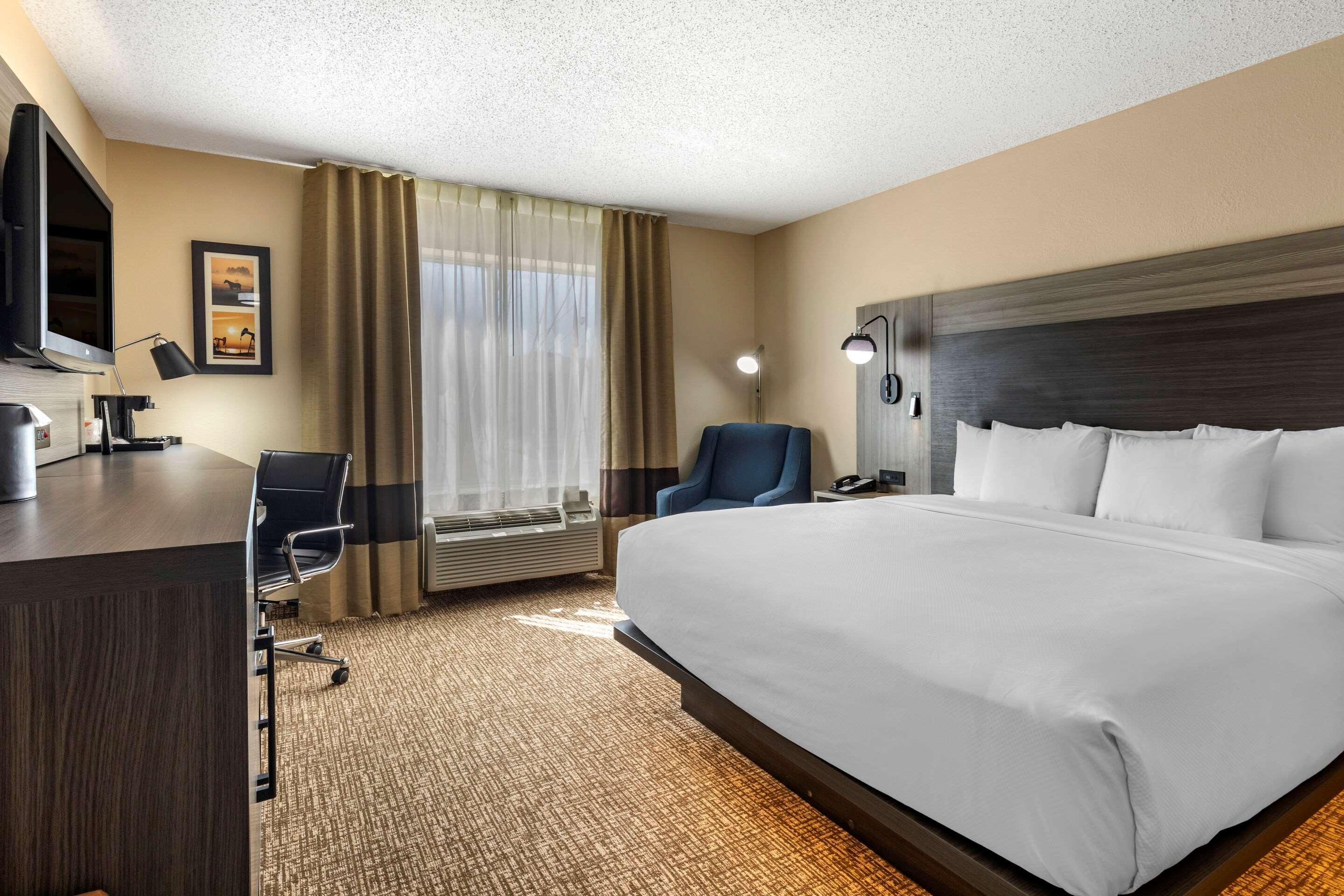 Comfort Inn & Suites North Dallas-Addison Exterior photo