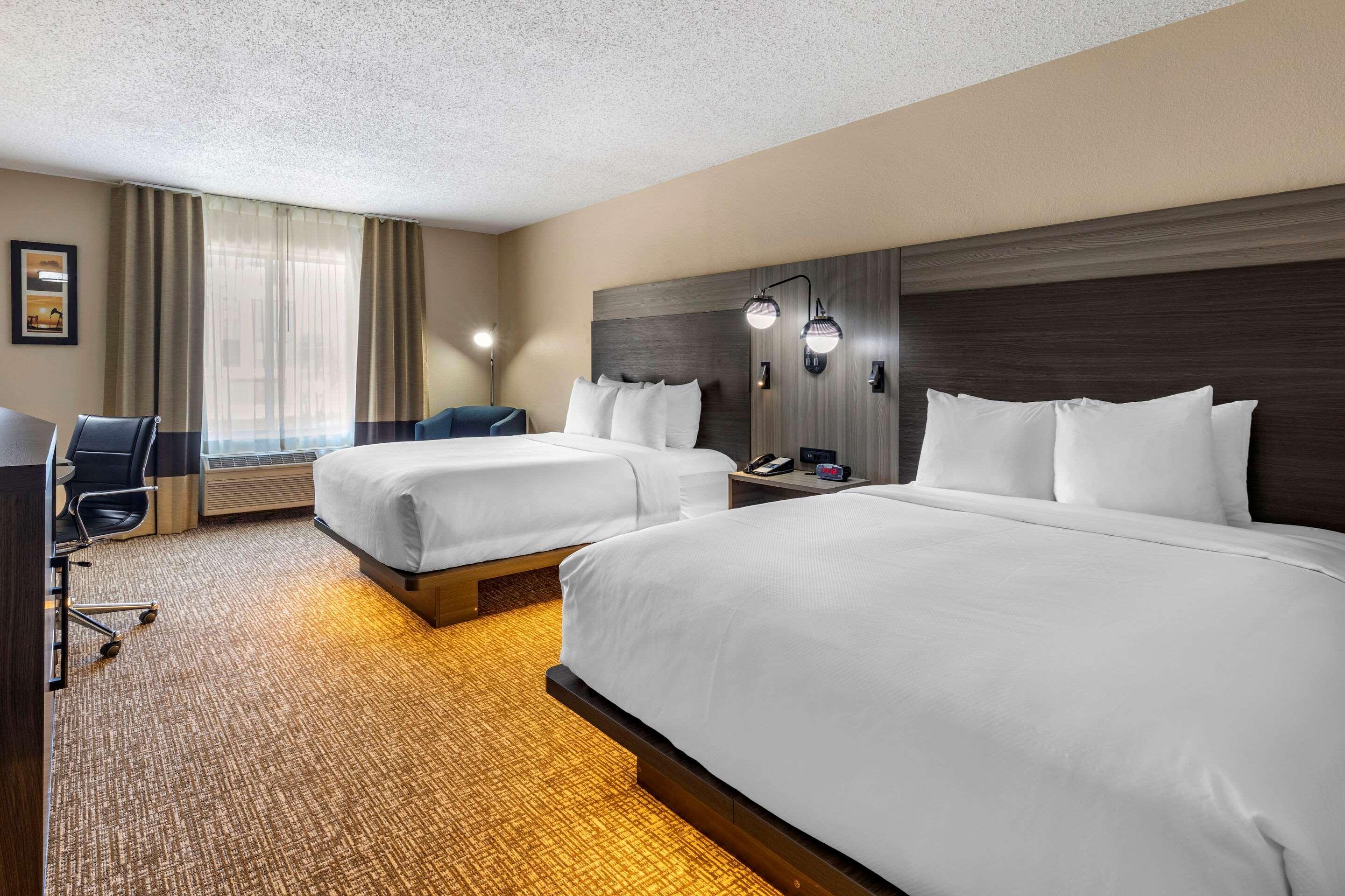 Comfort Inn & Suites North Dallas-Addison Exterior photo