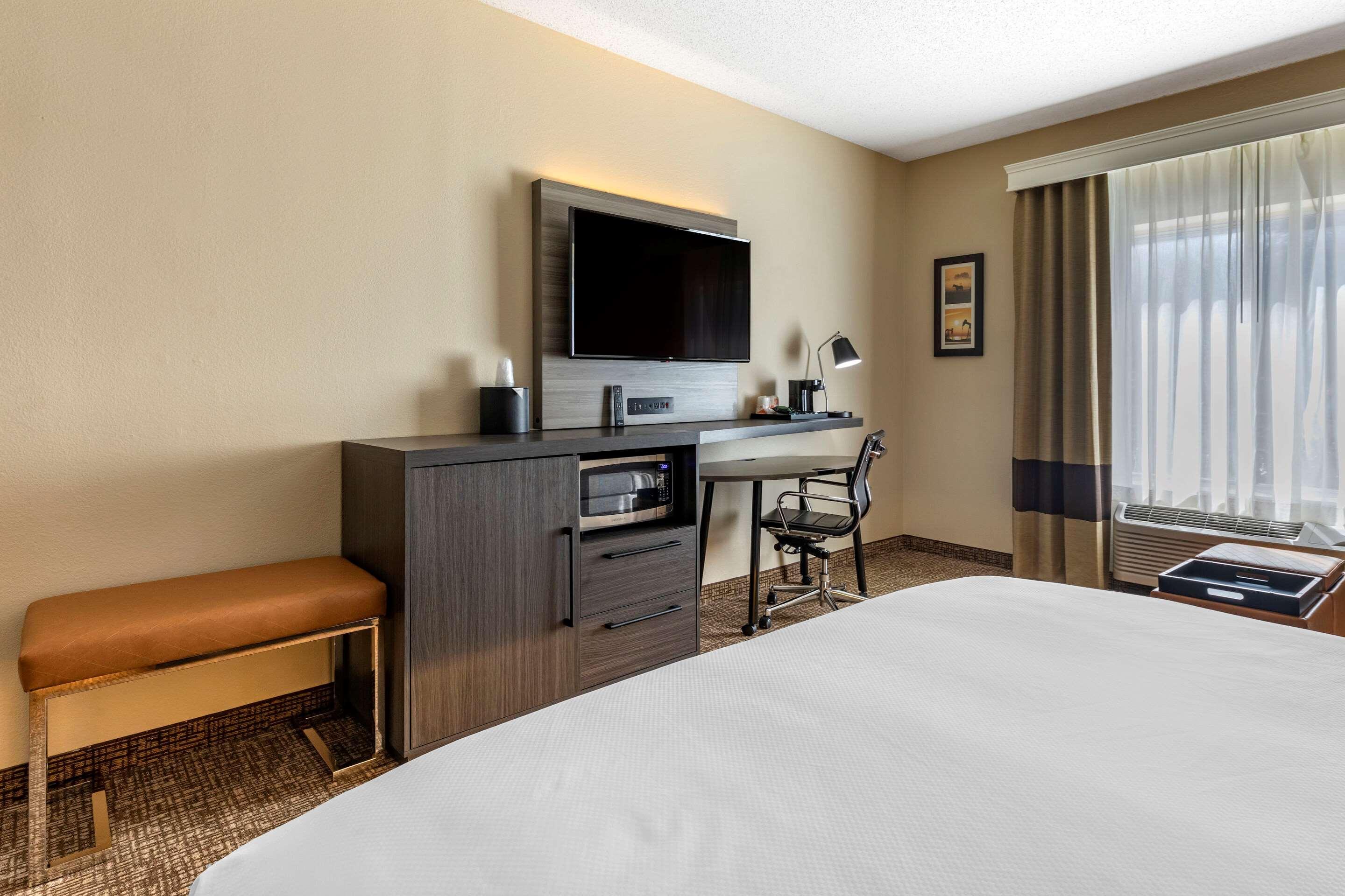 Comfort Inn & Suites North Dallas-Addison Exterior photo