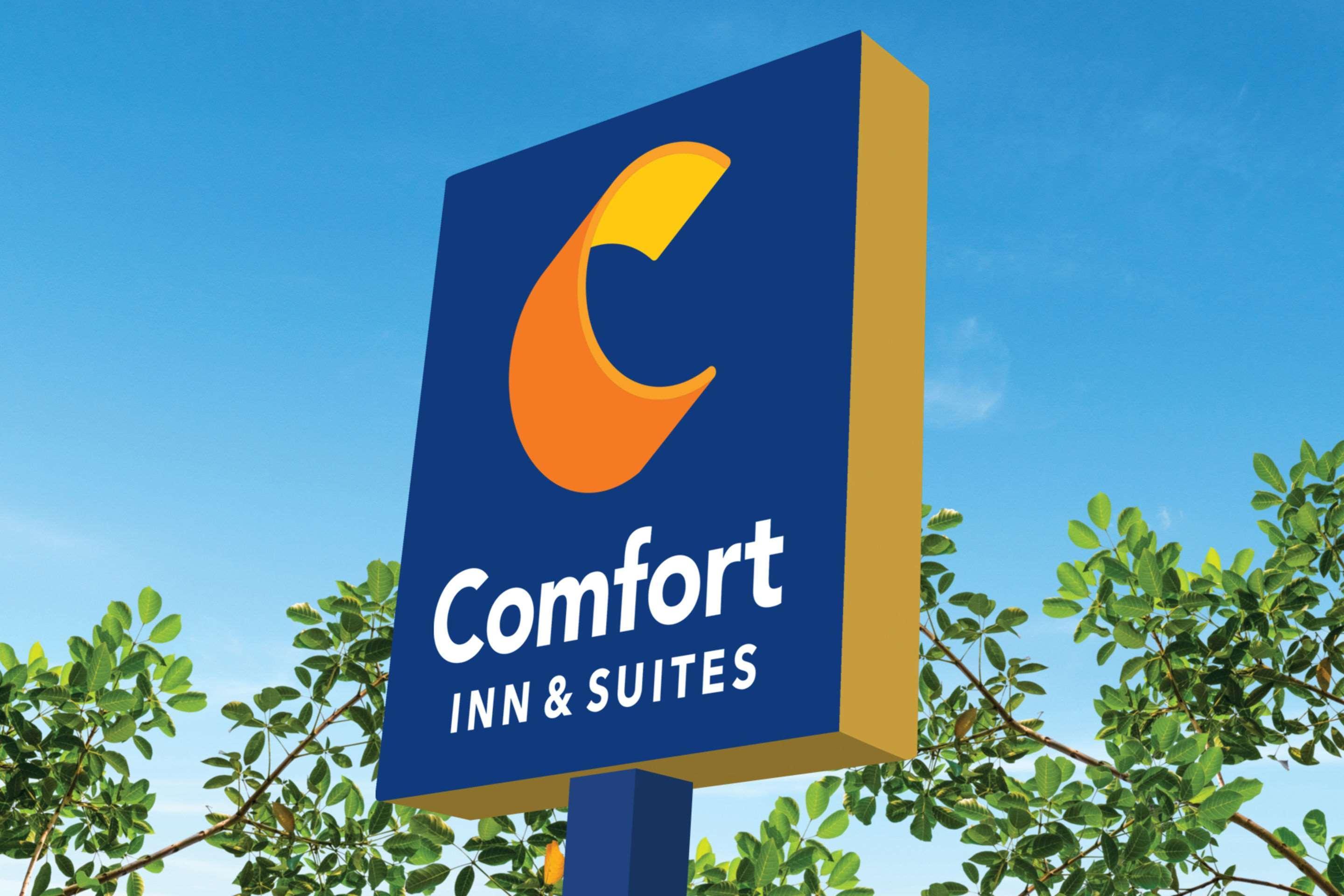 Comfort Inn & Suites North Dallas-Addison Exterior photo