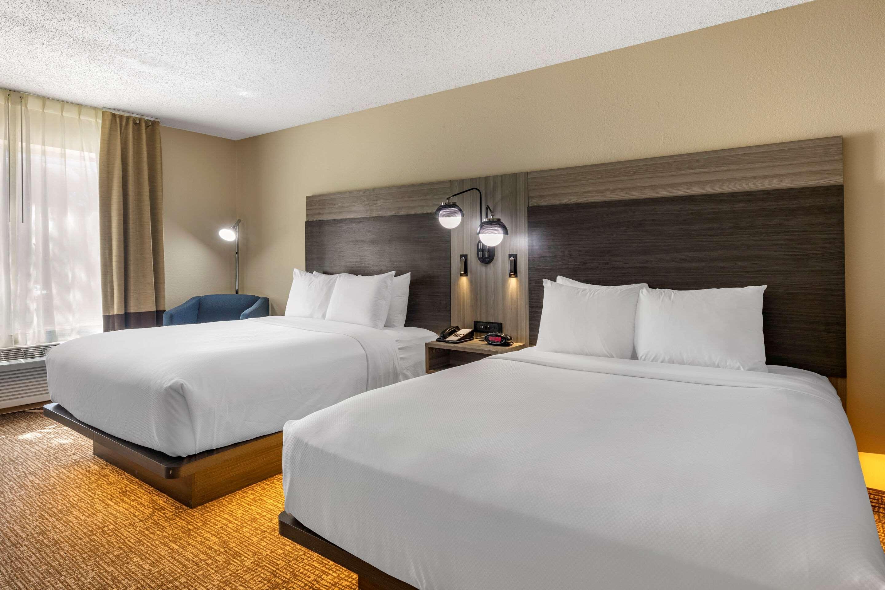 Comfort Inn & Suites North Dallas-Addison Exterior photo