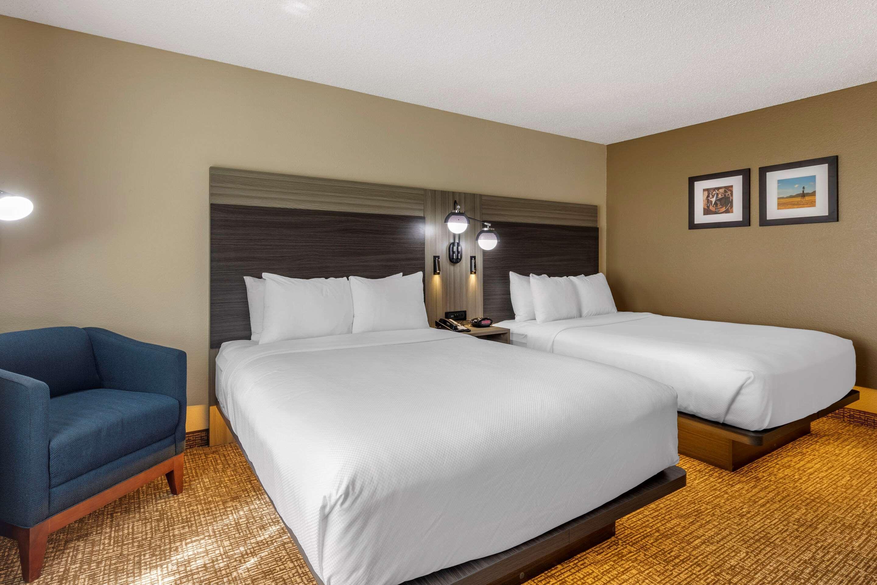 Comfort Inn & Suites North Dallas-Addison Exterior photo